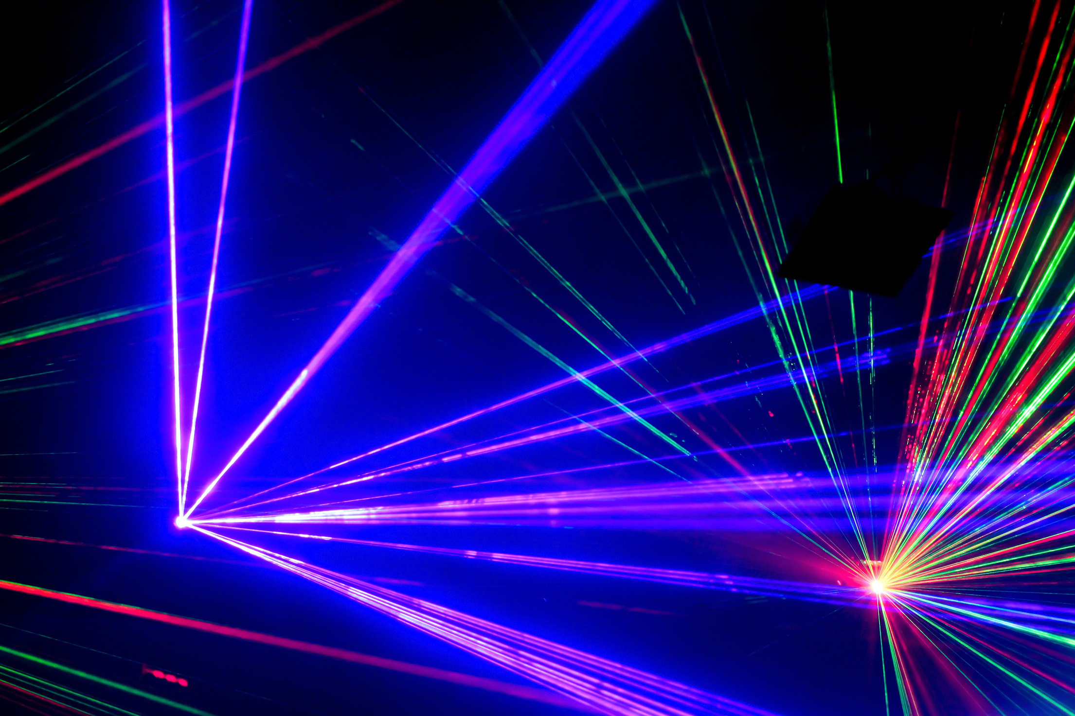 aser light in nightclub